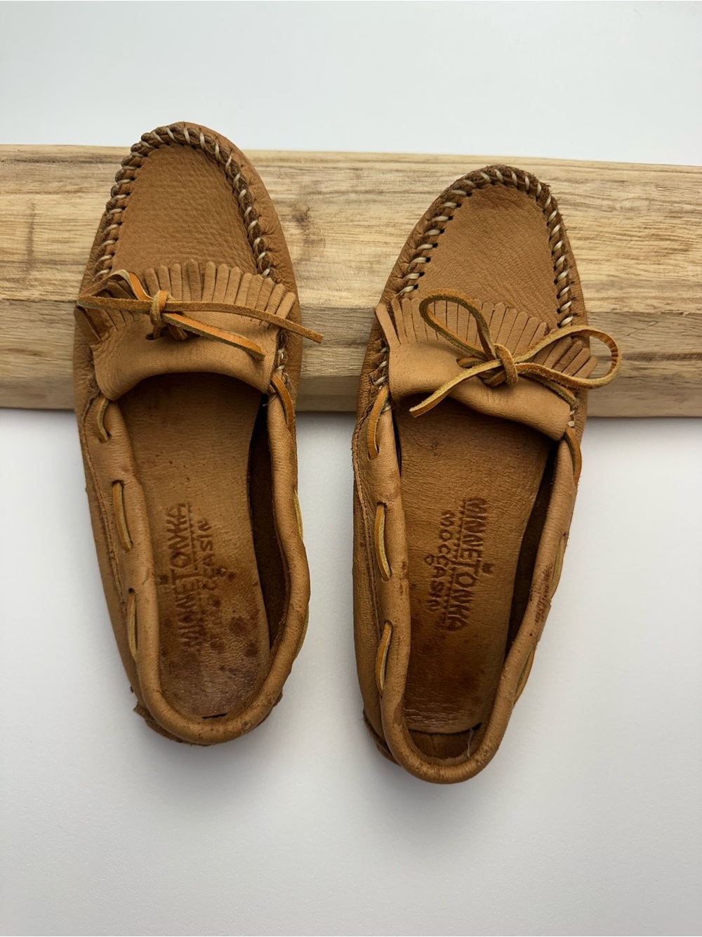 Minnetonka Women’s Brown Suede Moccasin Driving Shoes